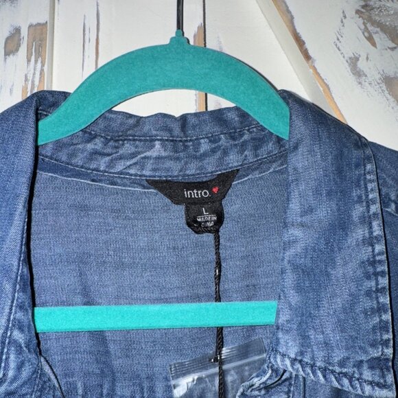 NEW Intro blue chambray Dark Wash preppy Ruched coastal button front top Large - Picture 5 of 8